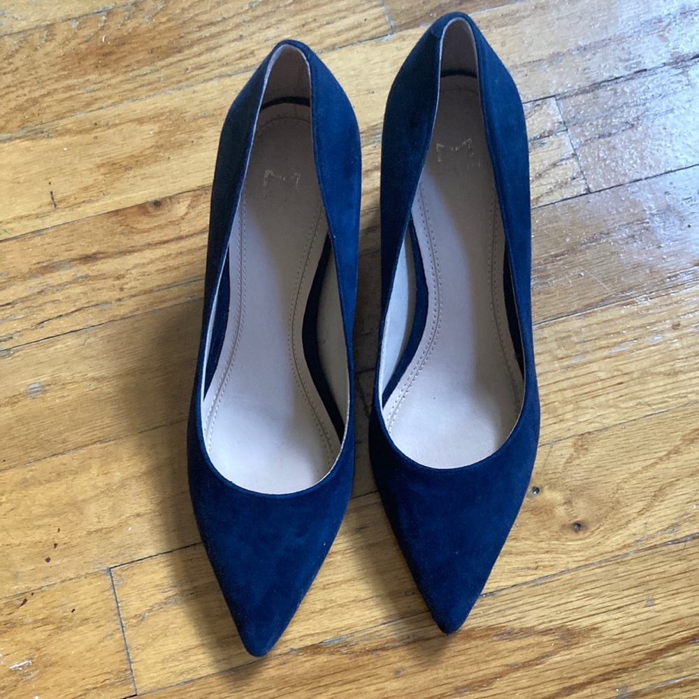 Navy suede Marc Fisher chunky heels- size 5